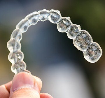 Clear aligner tray