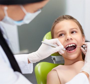 New Britain pediatric dentist checking child's teeth