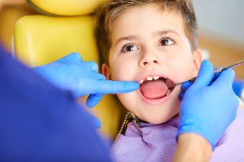 Little boy seeing a dentist after a pediatric dental emergency 